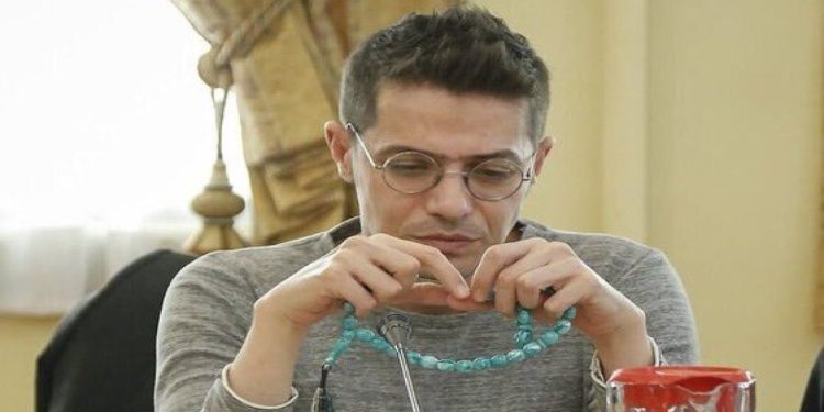 İran'da reformcu gazetenin politika editörü gözaltına alındı