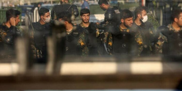 İran'da yılbaşı partisine katılan futbolcular, gözaltına alındı