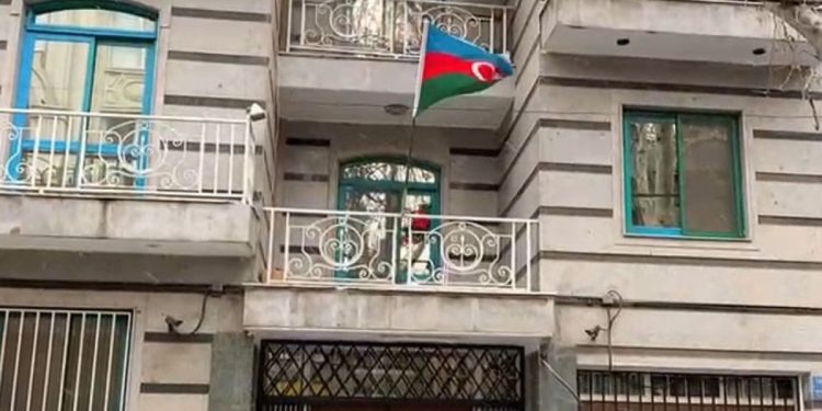 İran'daki Azerbaycan Büyükelçiliği'ne saldırı: Güvenlik şefi hayatını kaybetti