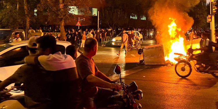 İran'daki protestolarda en az 522 ölü