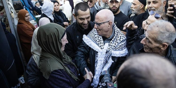 İsrail hapishanelerinde 40 yıl geçiren Fetih Hareketi üyesi serbest bırakıldı