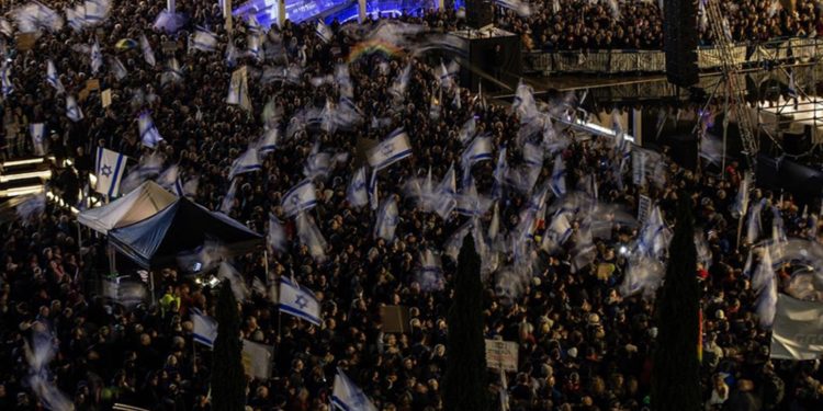 İsrail'de Netanyahu hükümetinin yargı düzenlemesine karşı kitlesel protesto