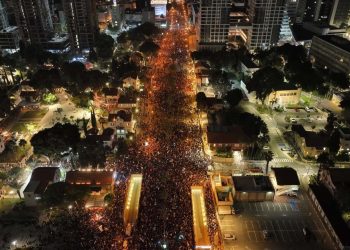 İsrail'de on binler hükümetin yargı düzenlemesini protesto etti