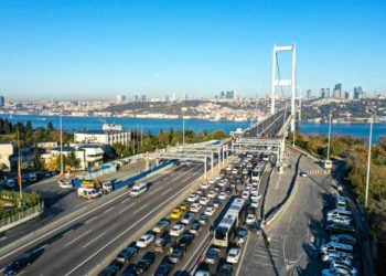 Trafik verilerini analiz eden ABD merkezli Inrix'in 2022 yılı raporuna göre İstanbul dünya genelinde trafiğin en sıkışık olduğu 16'ıncı kent oldu. İstanbul'da trafik sıkışıklığı nedeniyle kaybedilen ortalama süre 2022'de pandemi öncesi döneme (2019) göre yüzde 42 azaldı.
