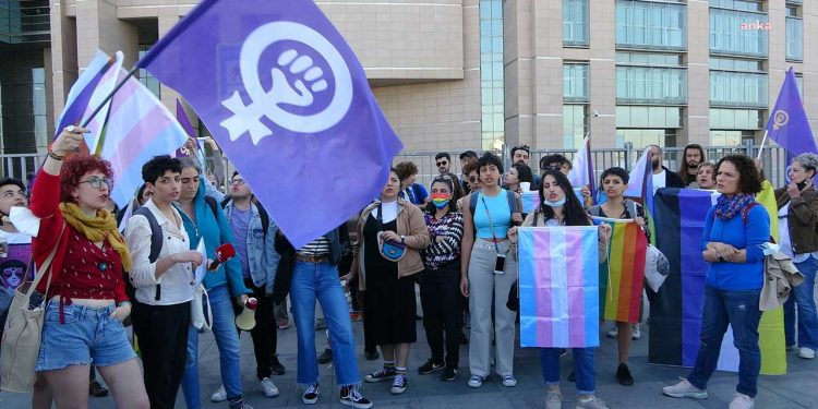 İstanbul Onur Yürüyüşü davasında 19 kişi beraat etti