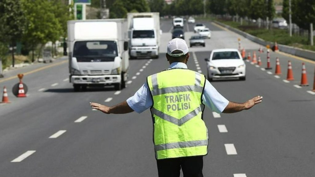 İşte yarın İstanbul'da trafiğe kapalı olacak yollar