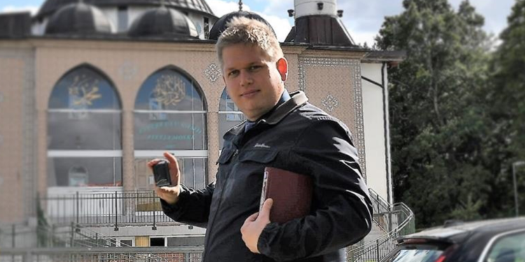 İsveç’te Kuran yakan siyasetçi: 'Rusya Büyükelçiliği önünde de yakabilirim'