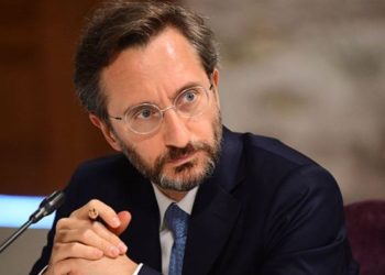 İsveç'te direğe asılan Erdoğan maketine Altun'dan tepki