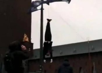 Savcı Lucas Eriksson, İsveç’in Başkenti Stockholm’de PKK destekçileri olduğu iddia edilen kişilerin AKP Genel Başkanı ve Cumhurbaşkanı Tayyip Erdoğan aleyhine yaptıkları kuklalı eyleme ilişkin soruşturma başlatmayacağını ifade etti.