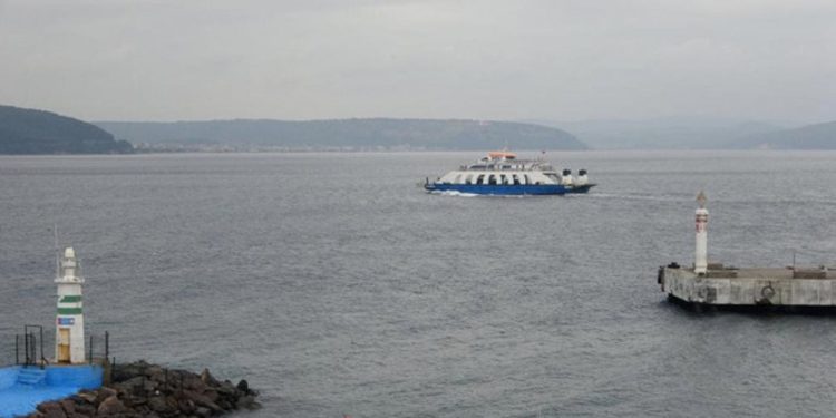 İzmir'de deniz ulaşımına fırtına engeli: Birçok sefer iptal