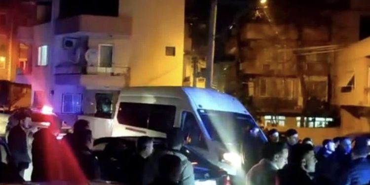 İzmir’de iki grup arasında silahlı ve bıçaklı kavga: 2 ölü