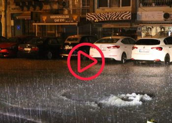 İzmir'de sağanak yağış trafik kazalarına sebep oldu