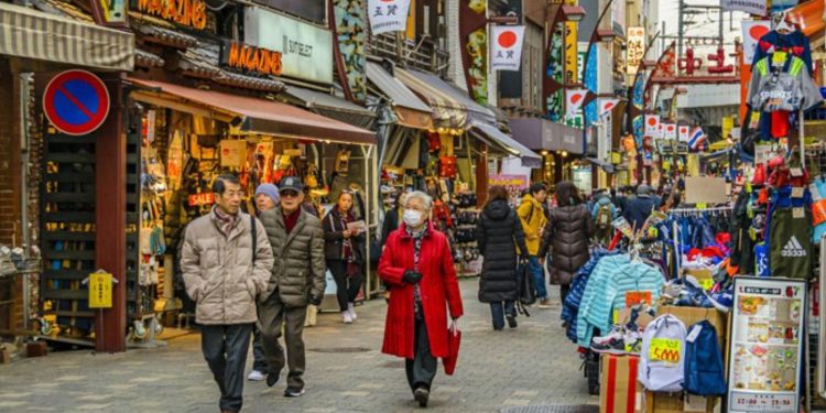 Japonya'da hükümet, Tokyo'dan taşınan ailelere, çocuk başına 1 milyon yen verecek
