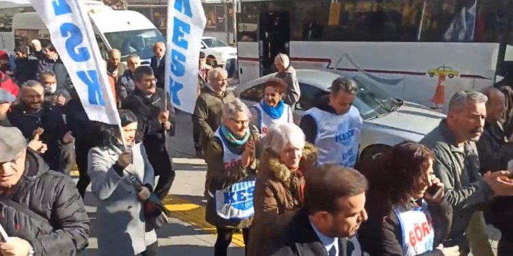 KESK'ten Türkiye genelinde maaş zammı protestosu