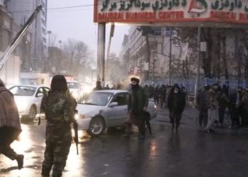 Afganistan'ın başkenti Kabil’de Dışişleri Bakanlığı önünde düzenlenen bombalı intihar saldırısında kayıpların sayısı artıyor.