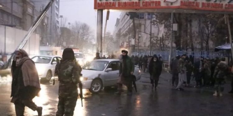 Afganistan'ın başkenti Kabil’de Dışişleri Bakanlığı önünde düzenlenen bombalı intihar saldırısında kayıpların sayısı artıyor.