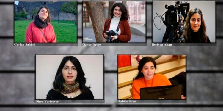 Kadın gazetecilere çıplak aramaya takipsizlik kararı