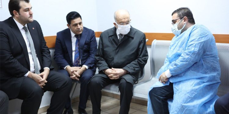 Karamollaoğlu’ndan kanser hastası Yusuf Kerim’e ziyaret: ‘Annesine kavuşması için Erdoğan’a çağrıda bulundu’