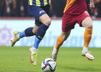 Kartlar havada uçuşuyor: Dev derbiye günler kaldı