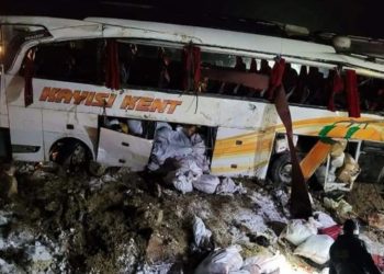 Kayseri'de yolcu otobüsü şarampole devrildi: Dört ölü, 25 yaralı