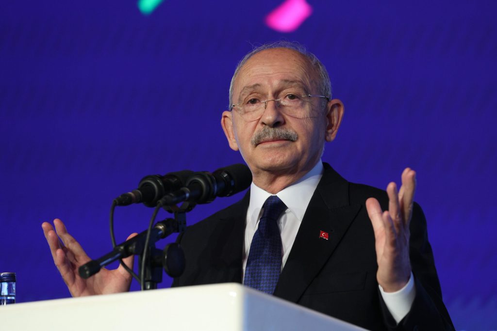 Kılıçdaroğlu, Sinan Ateş’in annesine seslendi: Oğlunuz için adalet tecelli edecek, bu iş torbacılarla kalmaz