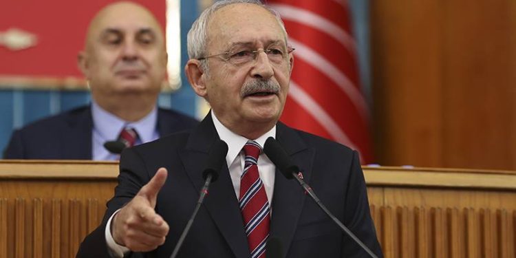 Kılıçdaroğlu, partisinin grup toplantısında konuştu. SADAT'ın reklamına çok sert tepki gösteren Kılıçdaroğlu, "Bu paramiliter artıklar, daha büyük bir resmin sadece bir parçası" diye konuştu.