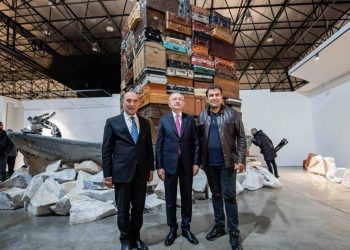 Kılıçdaroğlu'ndan sergi ziyareti