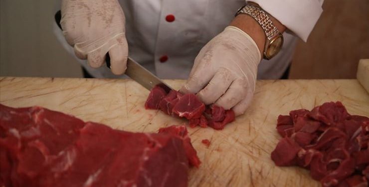 Kırmızı ete yılbaşından bu yana bir haftada üç kez zam geldi. En düşük etin kilosu 200 liranın üstüne çıktı.