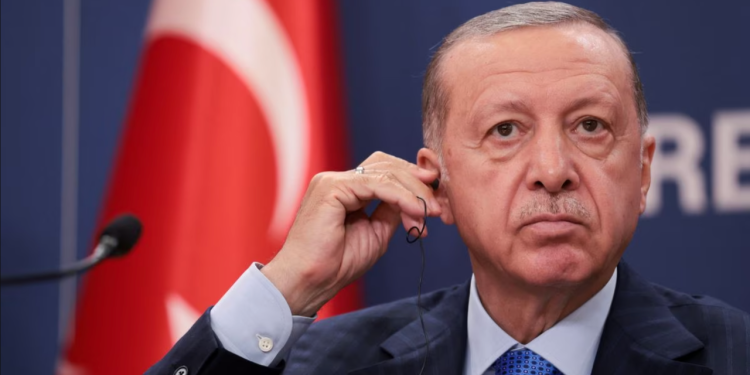 Kulislerden yeni bilgiler: AKP'li yetkili 'Kılıçdaroğlu zor bir aday, içi dışı biliniyor' dedi; Erdoğan muhalif gazetecilerle görüşebilir