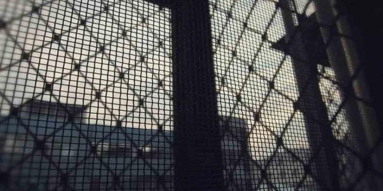 Kürtçe konuşan tutuklu eşbaşkana disiplin cezası