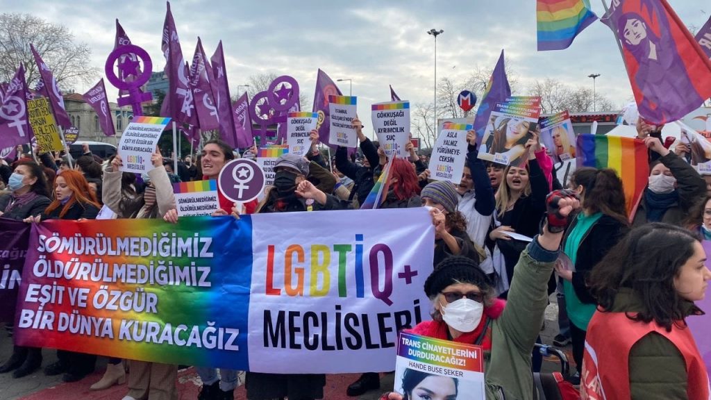 LGBTİQ+ Meclisleri'nden anayasa teklifine karşı çağrı: #TartışmasızHAYIR!