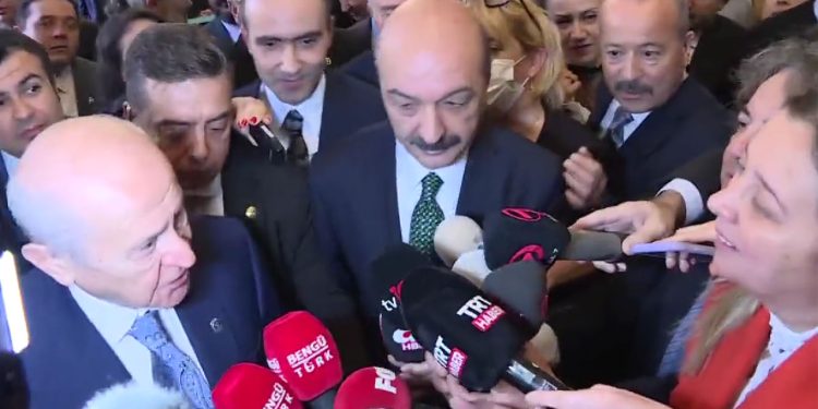 MHP, Bahçeli’ye soru soran gazeteciyi ‘ajan’ ilan etti