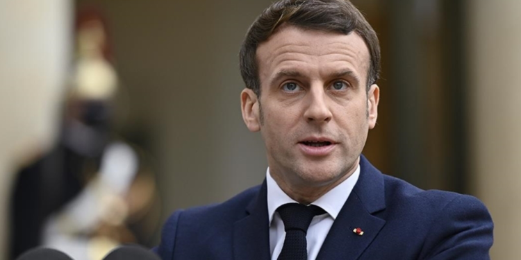 Macron: Cezayir'den af dilemek zorunda değilim