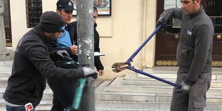 Martı CEO'sundan Kadıköy Belediyesi'ne tepki: Keserek aldığınız kilitler 600 lira