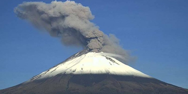 Meksika’daki Popocatepetl Yanardağı'nda patlama: Çevre şehirlere kül yağdı