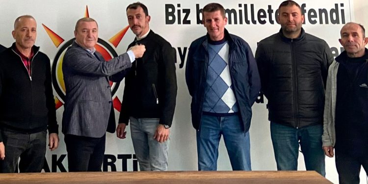 Memleket Partisi'nden istifa edip, toplu halde AKP'ye geçtiler