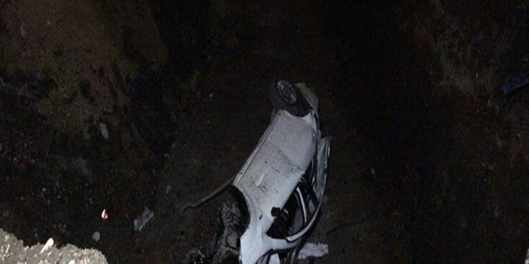 Metro inşaatı nedeniyle kazılan çukura otomobil düştü