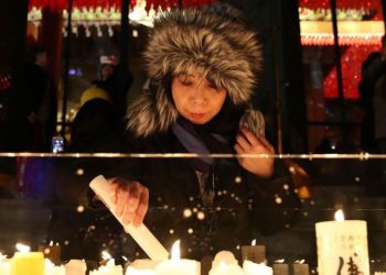 Tuz ve Keder Evi kitabının yazarı Erin Craig, BBC için yazdığı makalede zamanı farklı takvimlere göre yaşayan insanların öykülerini ele aldı. Craig, "Dünyanın dört bir yanında insanlar farklı takvimlere göre yaşıyor ve bazıları için bu sıra dışı doğum günü kutlamalarıyla sonuçlanıyor" diyor.