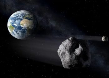 Minibüs büyüklüğünde bir göktaşı Dünya'yı 'sıyırdı'