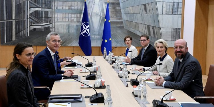 NATO ve AB, ortak tehditlere karşı işbirliği bildirisi imzaladı