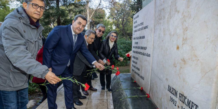 Nâzım Hikmet, 121'inci doğum yıl dönümünde anıldı