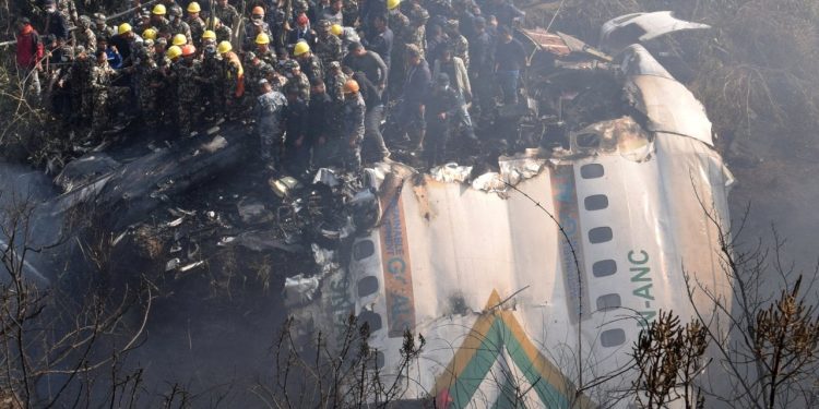 Nepal'de taşıdığı 72 kişiyle birlikte düşen uçağın kara kutuları bulundu