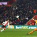 Newcastle United'ın kalecisi Nick Pope İngiltere'de 10 maçtır gol yemiyor
