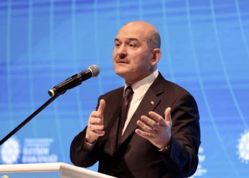 CHP Manisa Milletvekili Özgür Özel, İçişleri Bakanı Süleyman Soylu’ya bağlı olduğunu ve başında bakanlık danışmanı Emin Şen’in bulunduğunu iddia etti troll organizasyonunun şemasını paylaştı.