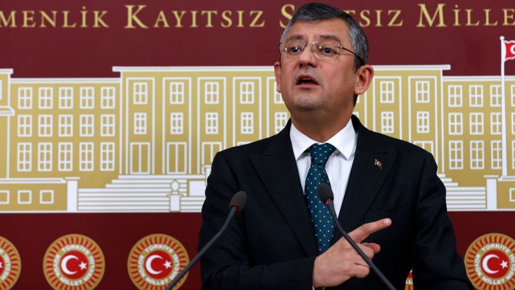 Özgür Özel: AKP'li Bülent Turan yanıma gelip 'Soylu'yu istifa ettirecek dosya bekledim' dedi