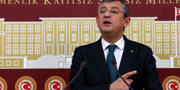 Özgür Özel: AKP'li Bülent Turan yanıma gelip 'Soylu'yu istifa ettirecek dosya bekledim' dedi