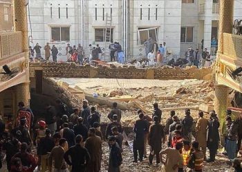 Pakistan'da camide patlama: En az 47 ölü