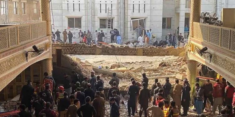 Pakistan’da camiye bombalı saldırı: Ölü sayısı 87’ye yükseldi