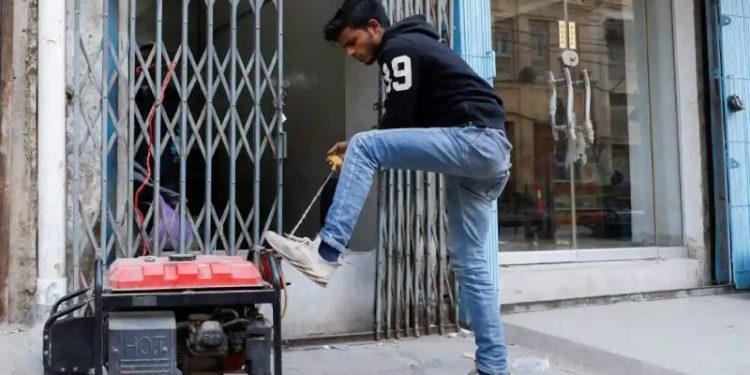 Pakistan'da ulusal şebeke çöktü, on milyonlar elektriksiz kaldı