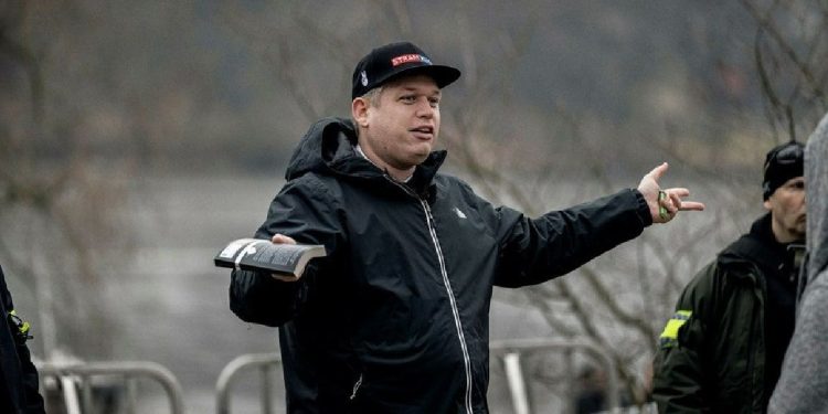 Paludan: İsveç NATO'ya girene kadar her cuma Türk büyükelçiliği önünde Kur'an yakacağım